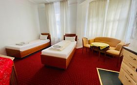 Pension De Lux Augsburg